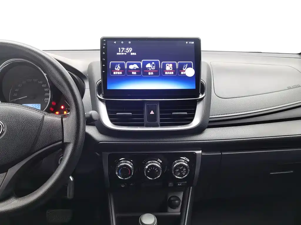 Toyota Yaris L — миниатюра 12