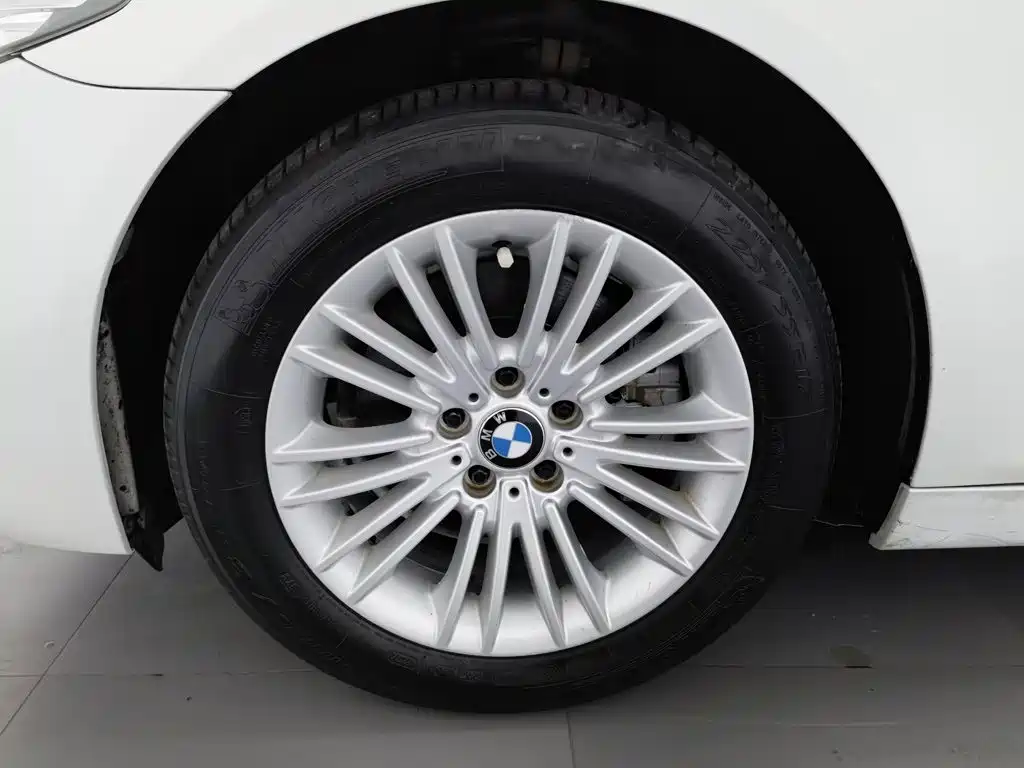 BMW 5 Series — миниатюра 17