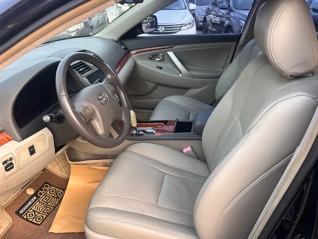 Toyota Camry — миниатюра 9