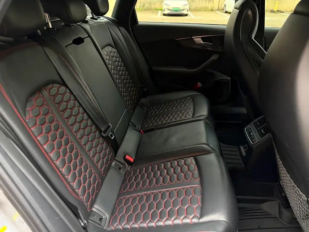Audi RS 4 — миниатюра 11