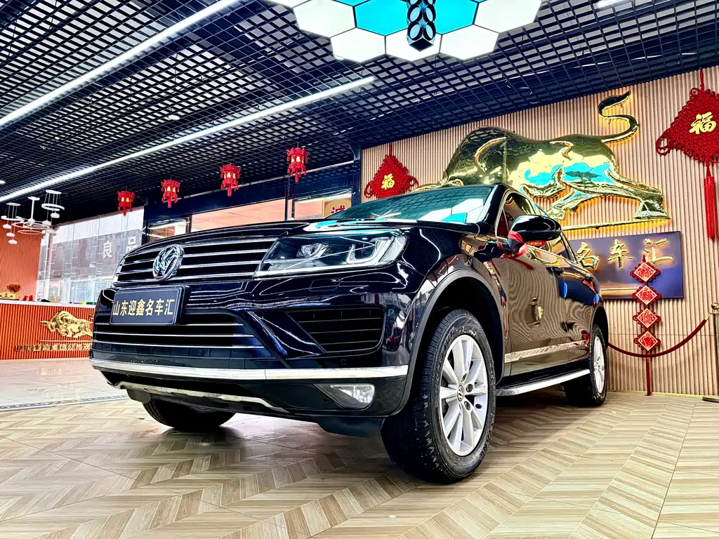 VOLKSWAGEN TOUAREG