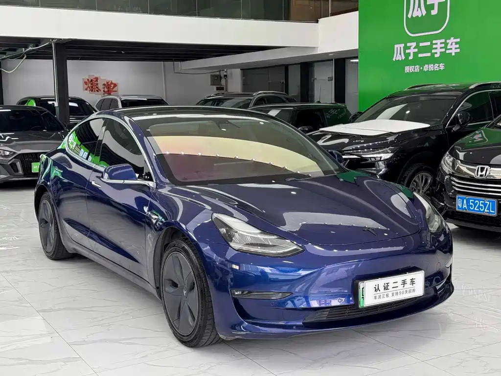 Tesla Model 3 — миниатюра 3