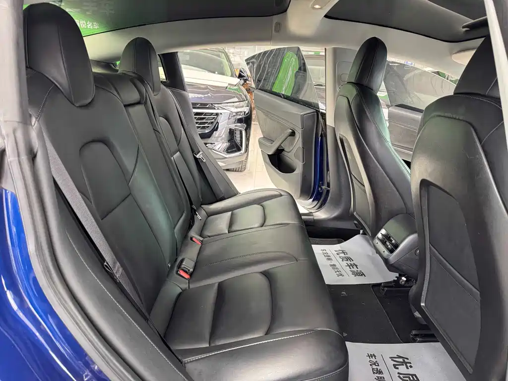 Tesla Model 3 — миниатюра 16