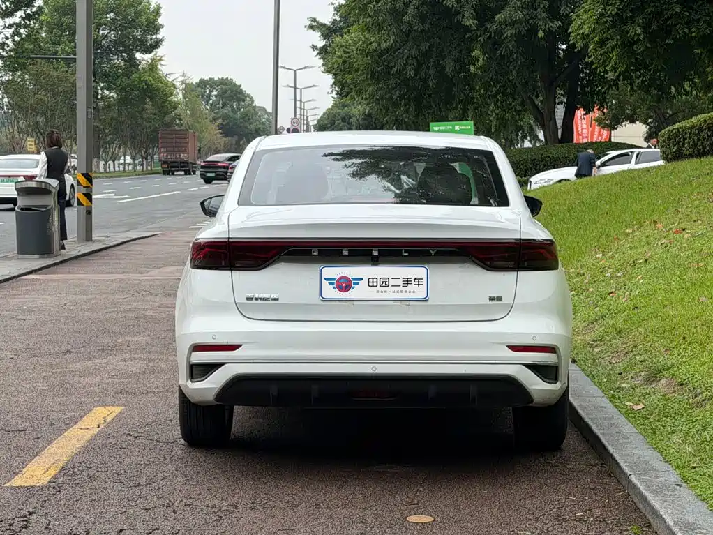 Geely Emgrand — миниатюра 5