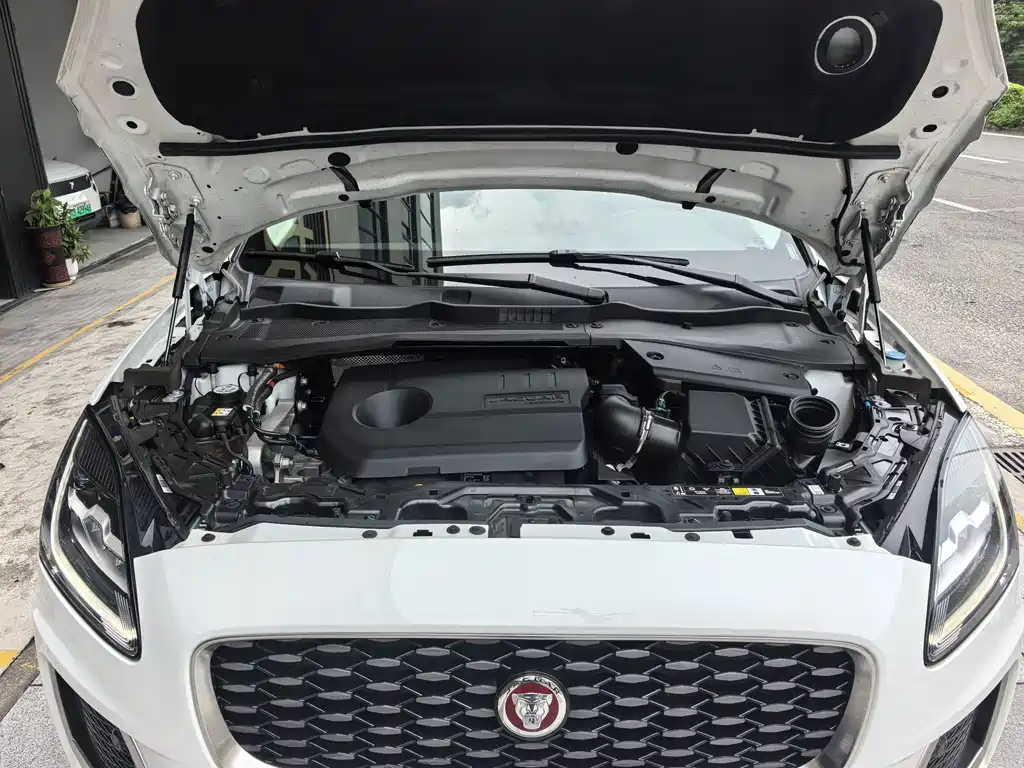 Jaguar E-PACE — миниатюра 21