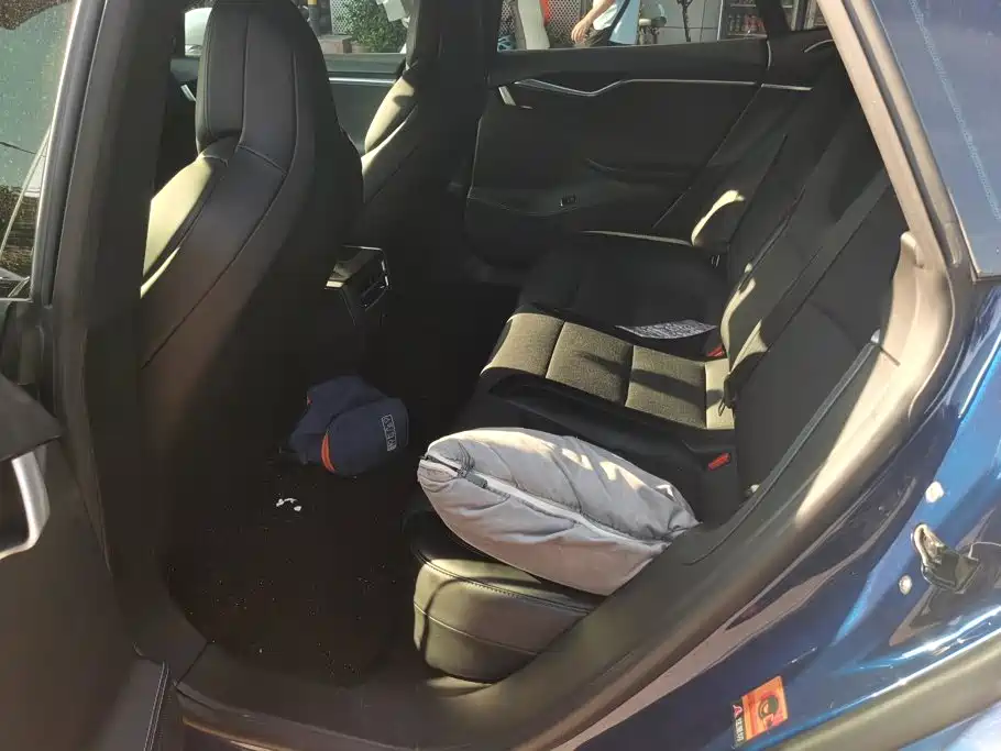 Tesla Model S — миниатюра 11