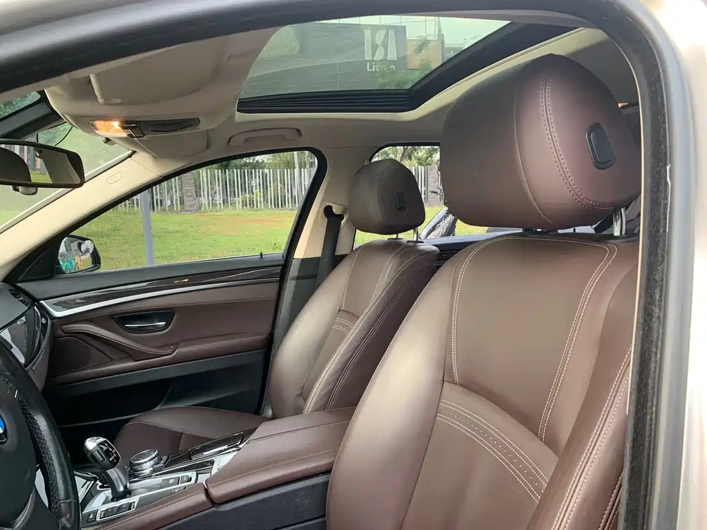 BMW 5 Series — миниатюра 12