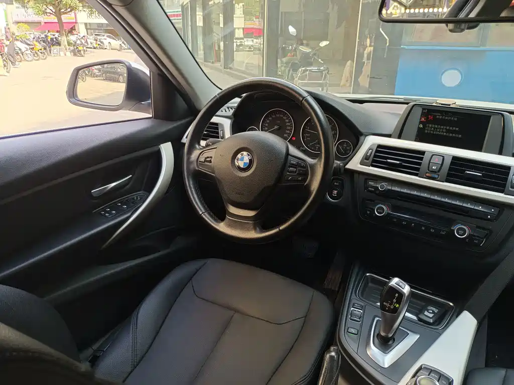 BMW 3 Series — миниатюра 8