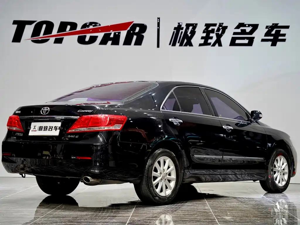 Toyota Camry — миниатюра 5