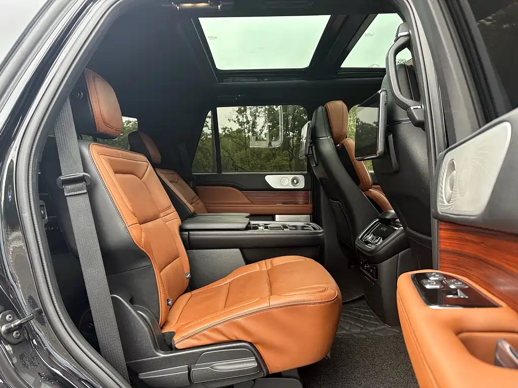 Lincoln Navigator — миниатюра 14