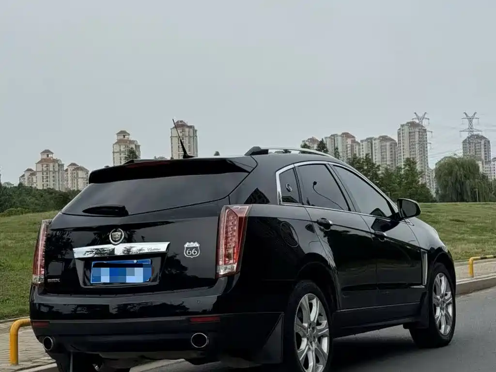 Cadillac SRX — миниатюра 5