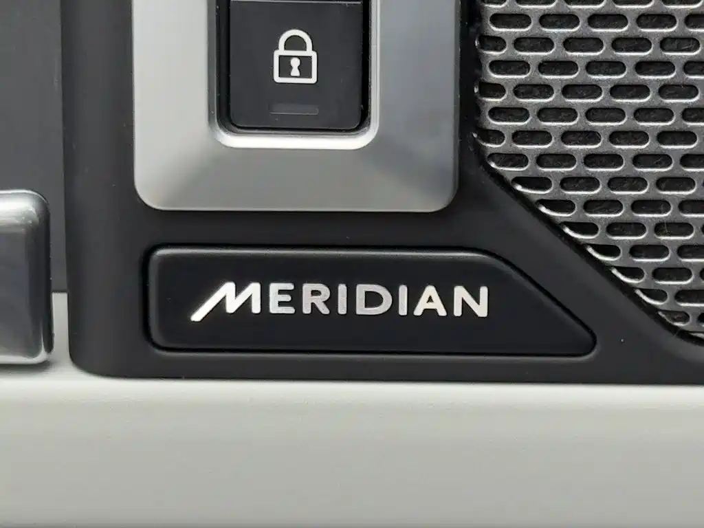 Land Rover Defender — миниатюра 17