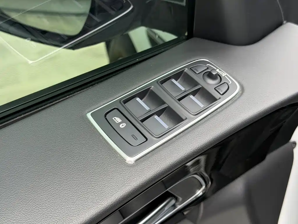 Jaguar F-PACE — миниатюра 24