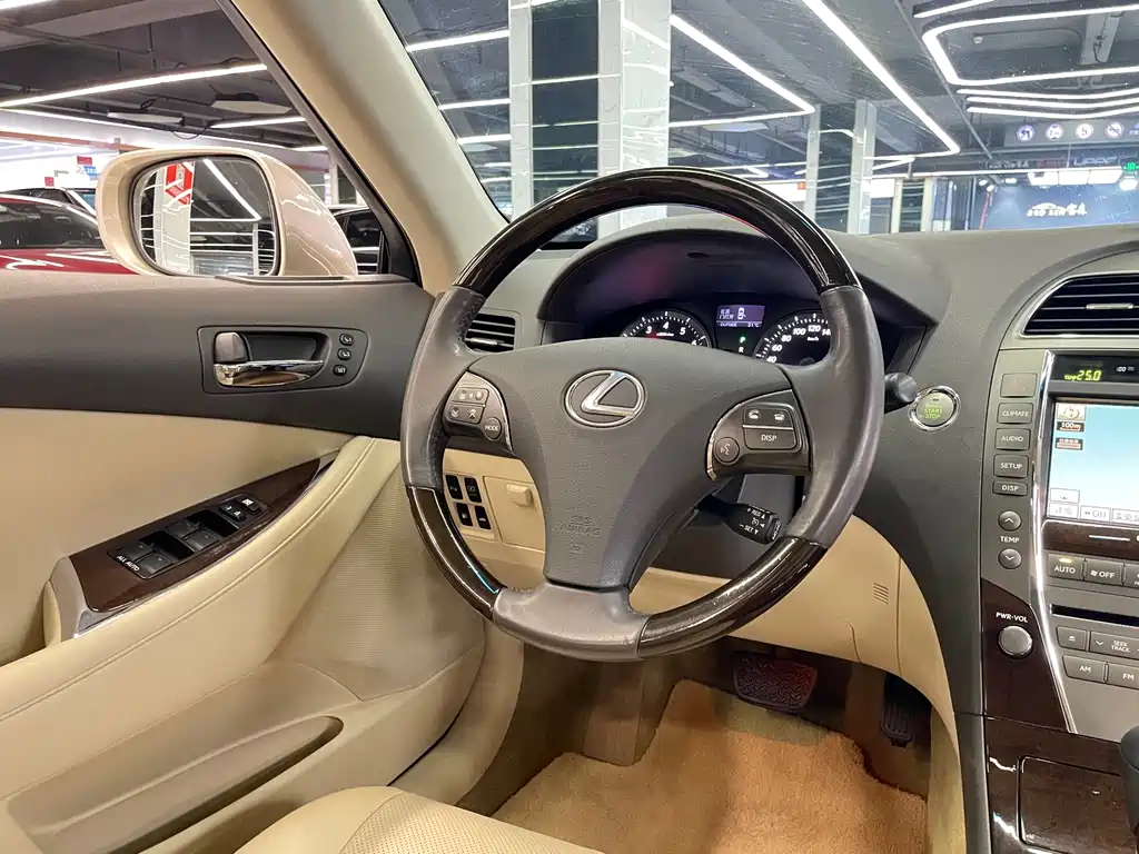 Lexus ES — миниатюра 13