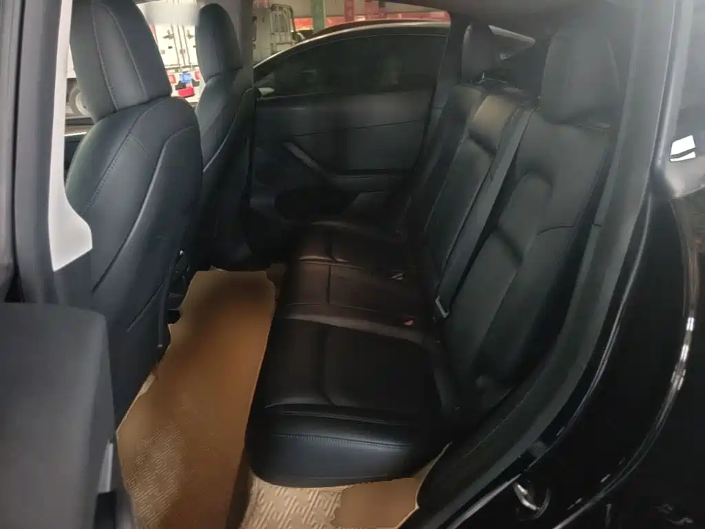 Tesla Model Y — миниатюра 17