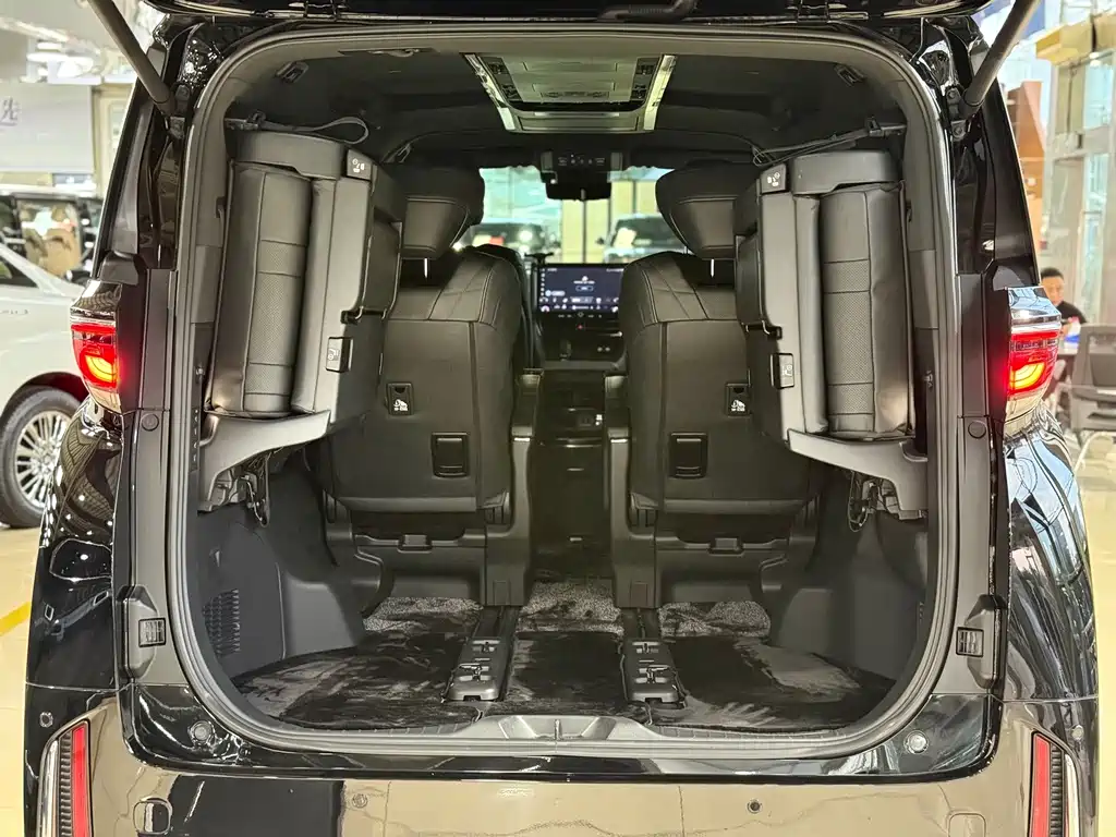 Toyota Vellfire — миниатюра 20
