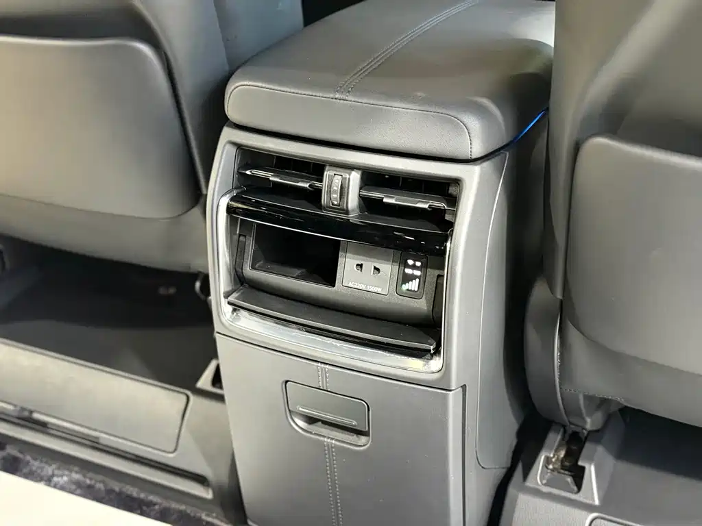Toyota Vellfire — миниатюра 16