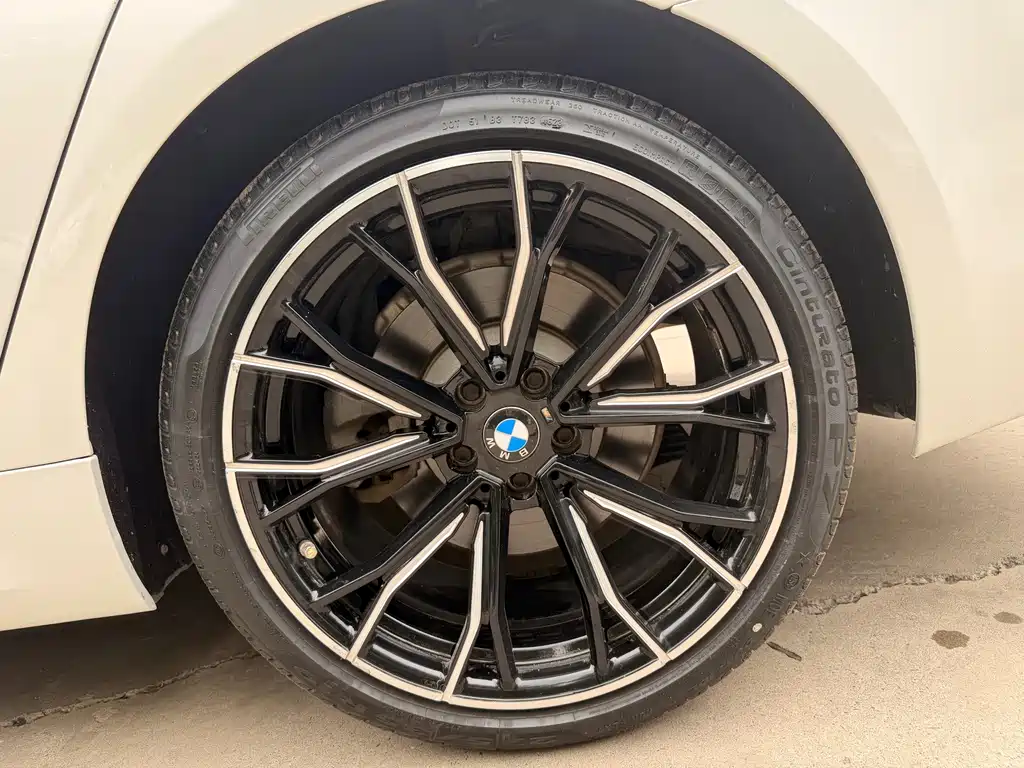 BMW 5 Series — миниатюра 15