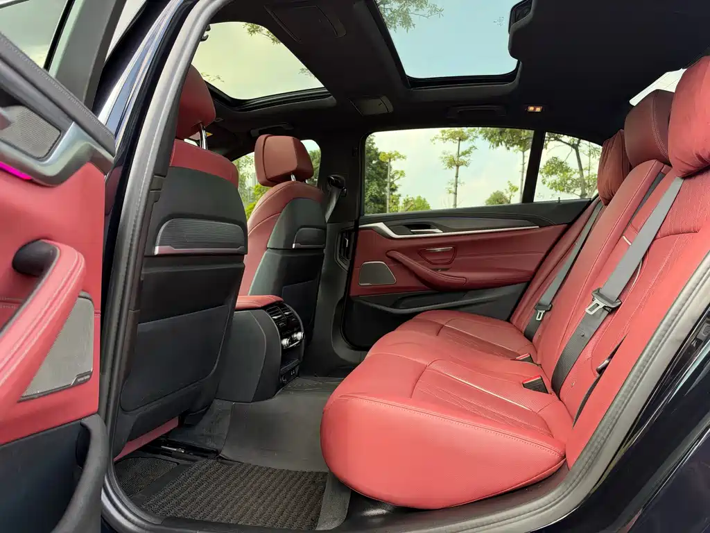 BMW 5 Series — миниатюра 9