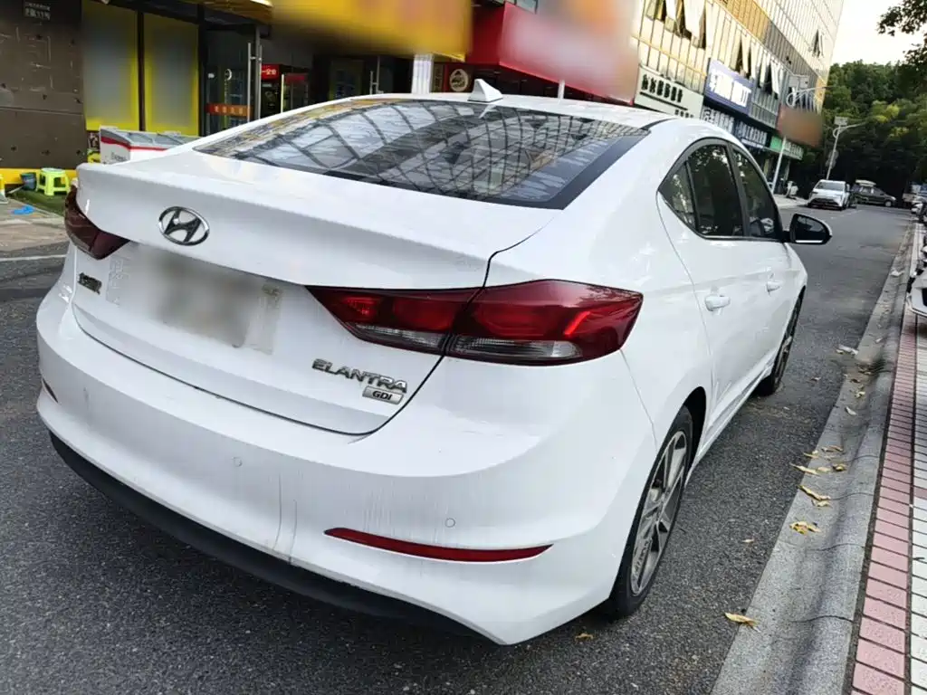 Hyundai Elantra — миниатюра 7