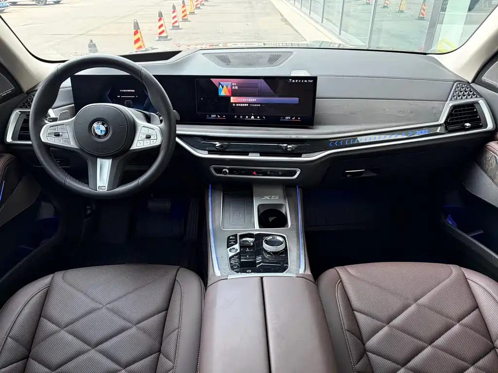 BMW X5 2025 xDrive 30Li Premium M Sport