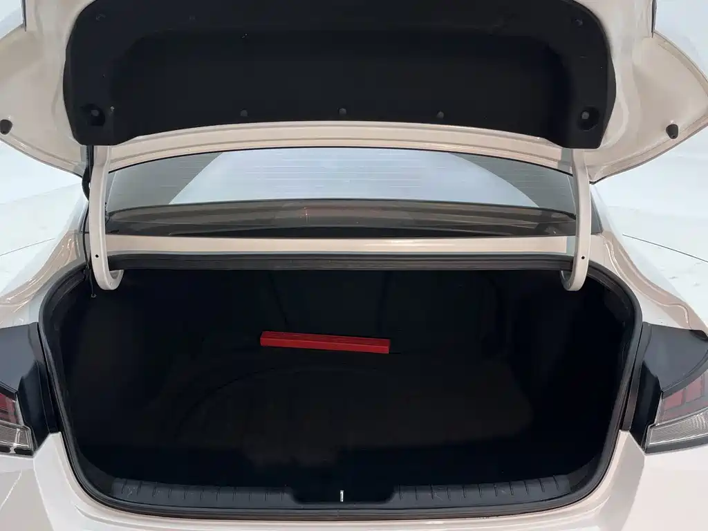 Hyundai Elantra — миниатюра 21