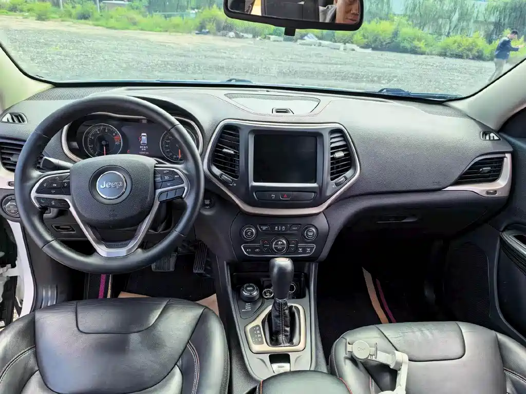 Jeep Cherokee — миниатюра 8