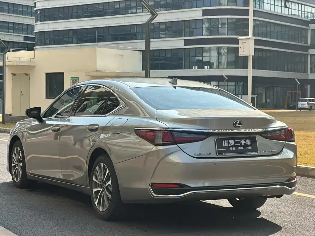 LEXUS ES