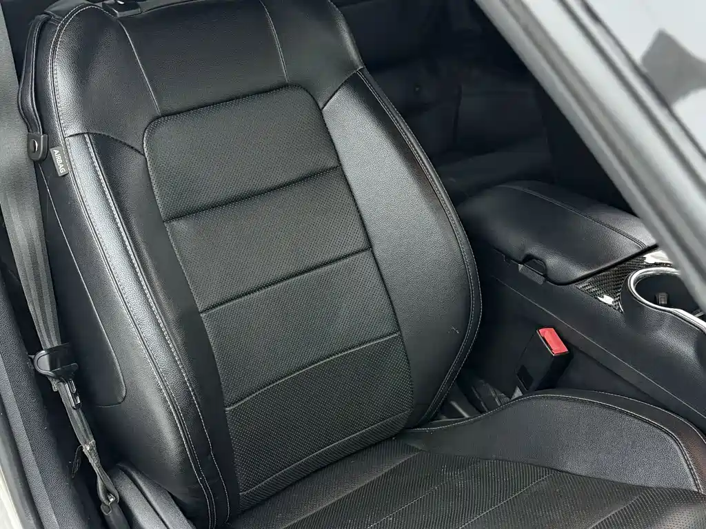 Ford Mustang — миниатюра 9