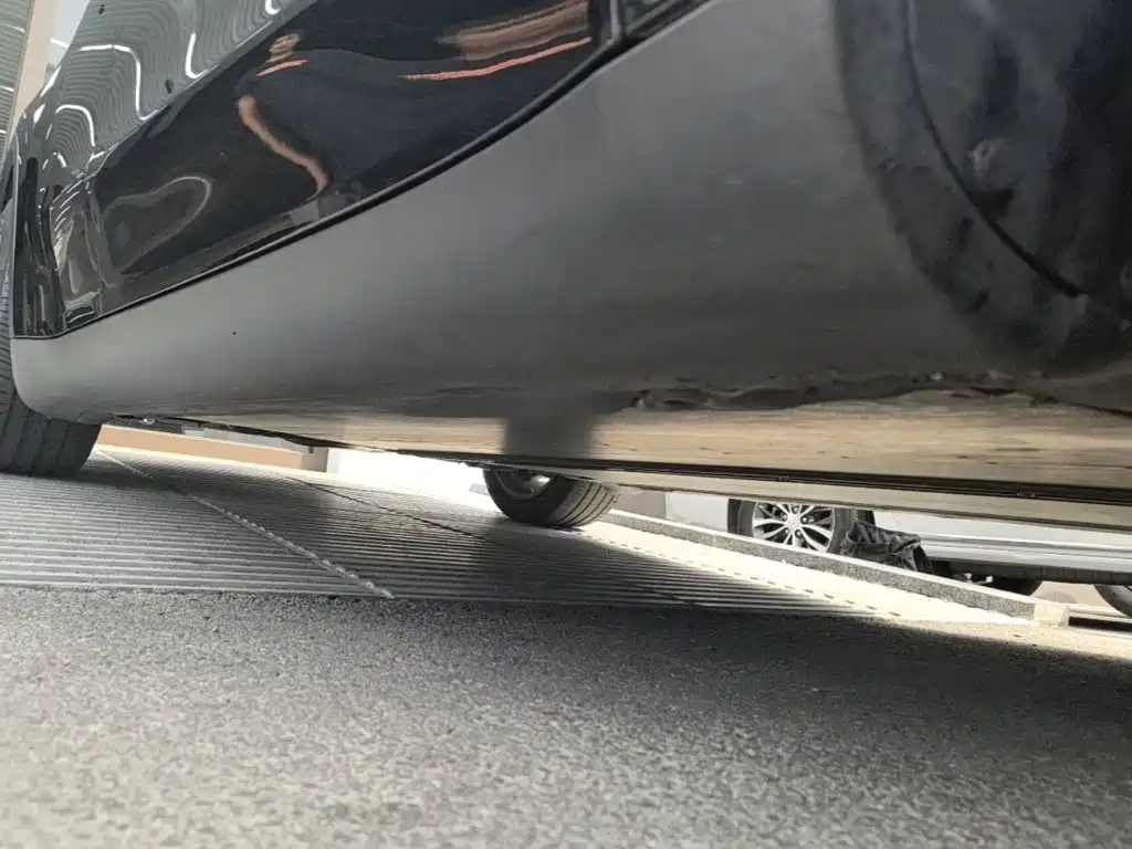 Tesla Model Y — миниатюра 21