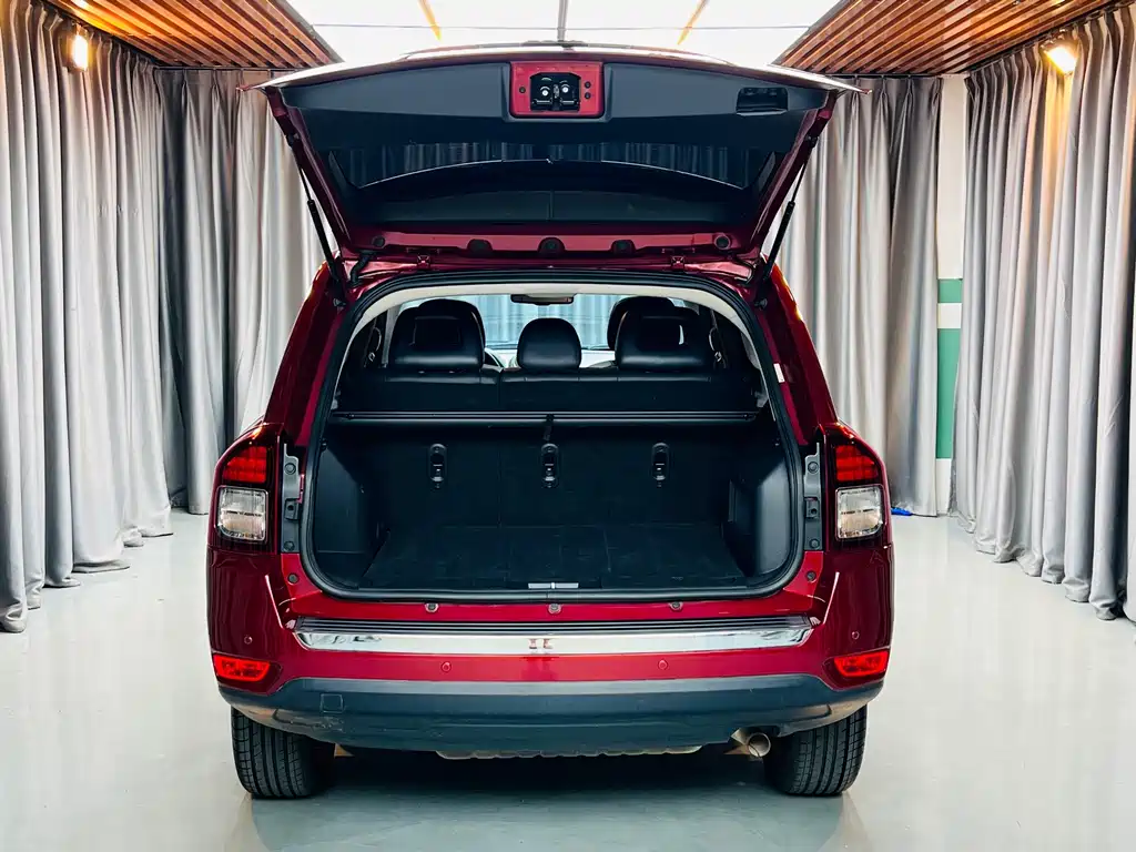 Jeep Compass (Import) — миниатюра 6