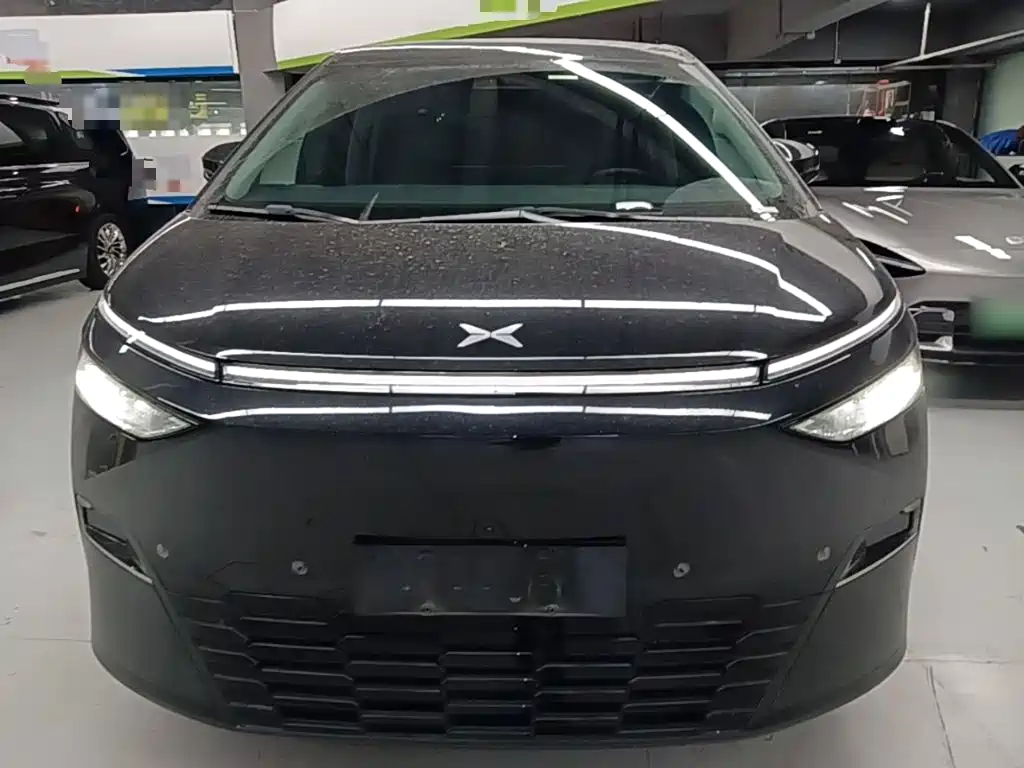 XPeng X9 — миниатюра 3