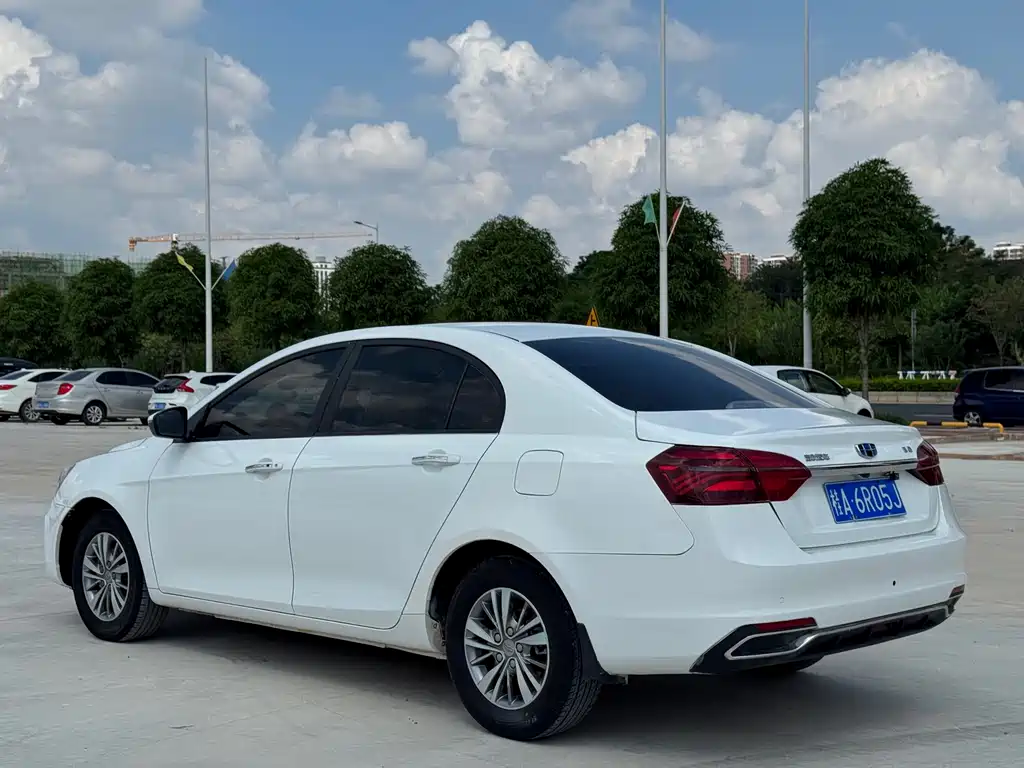 Geely Emgrand — миниатюра 7