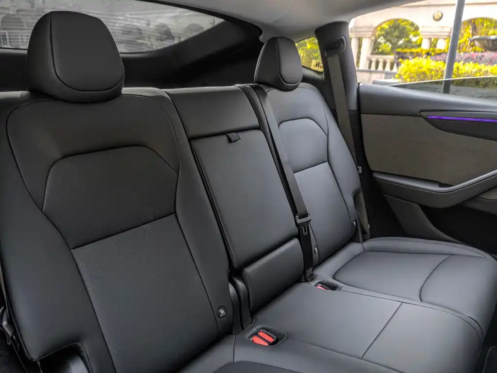 Tesla Model Y — миниатюра 17