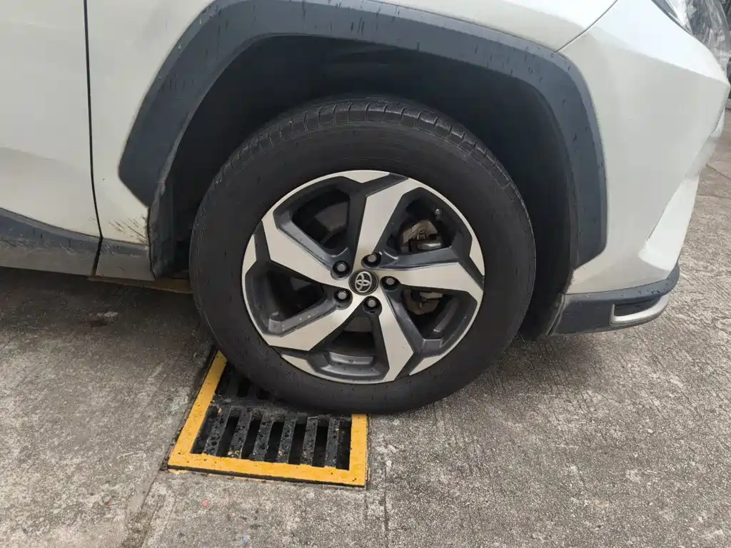 Toyota RAV4 Prime — миниатюра 8