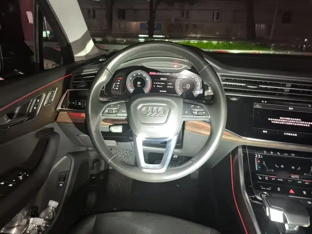 Audi Q7 — миниатюра 6