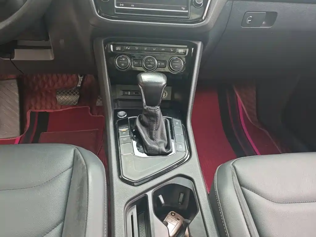 Volkswagen Tiguan L — миниатюра 14