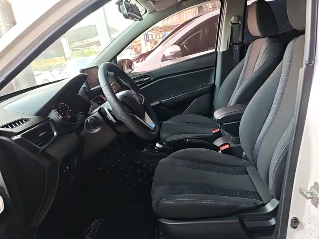 Baojun 310W — миниатюра 15