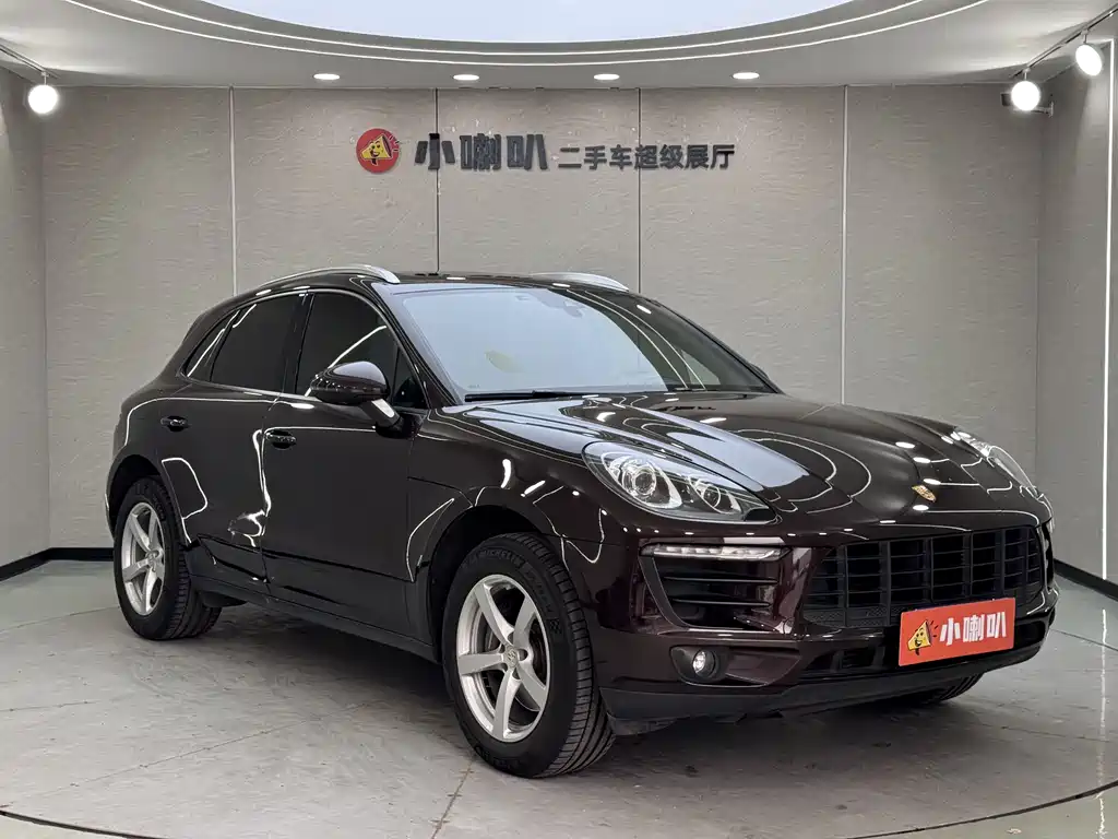PORSCHE MACAN