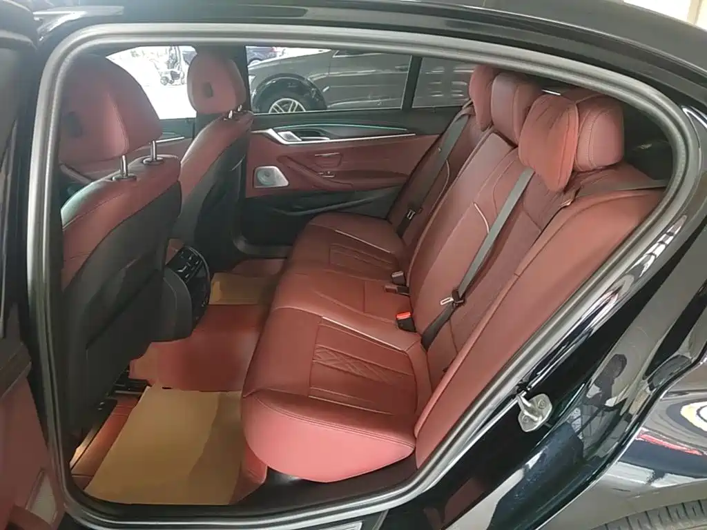 BMW 5 Series — миниатюра 17