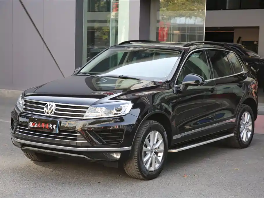 VOLKSWAGEN TOUAREG