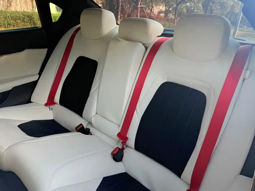 Maserati Quattroporte — миниатюра 9