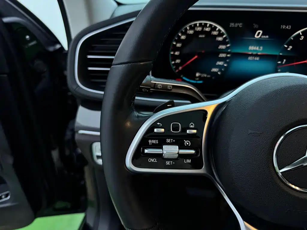 Mercedes-Benz GLE (Import) — миниатюра 19