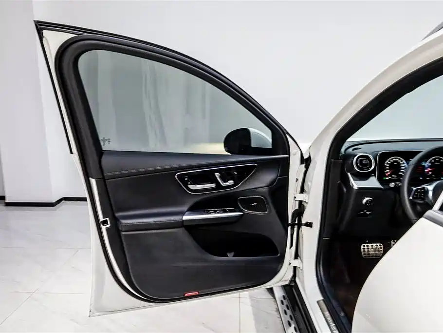Mercedes-Benz GLC 2023 GLC 260 L 4MATIC 5 мест