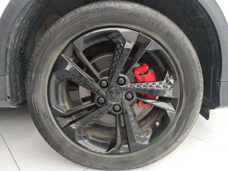 Geely Binyue — миниатюра 6