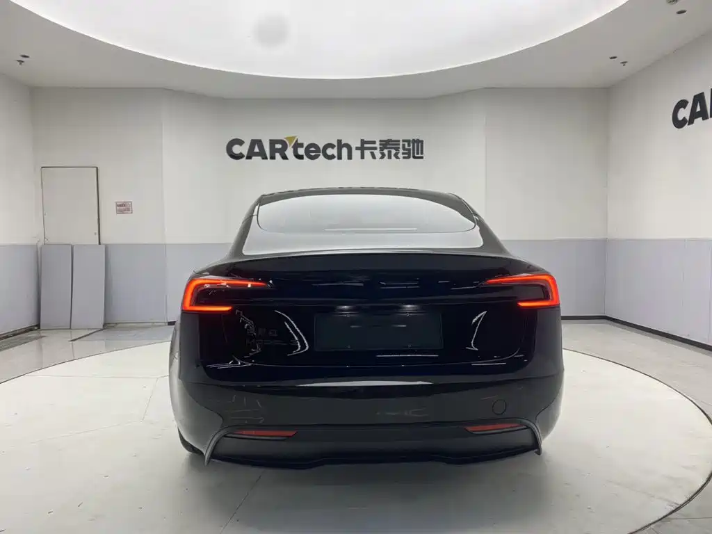 Tesla Model 3 — миниатюра 6