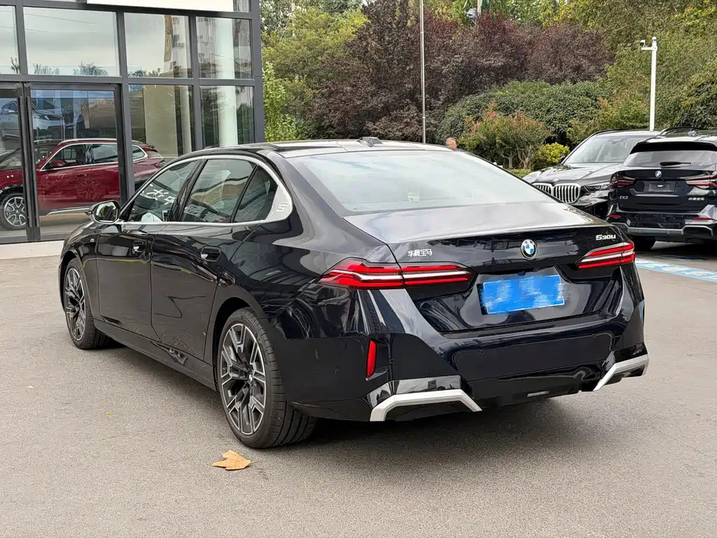 BMW 5 Series — миниатюра 9