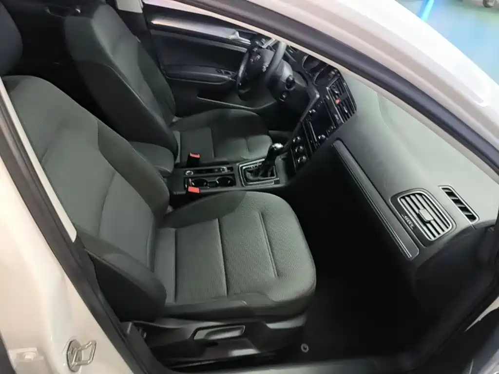Volkswagen Golf — миниатюра 25