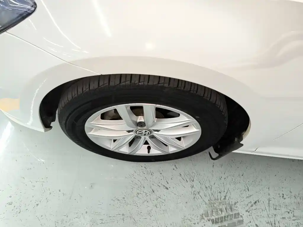 Volkswagen Golf — миниатюра 23