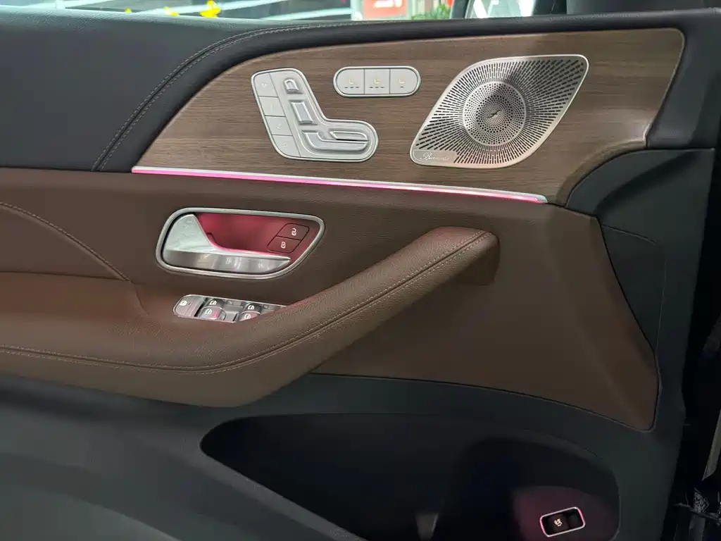 Mercedes-Benz GLS — миниатюра 12